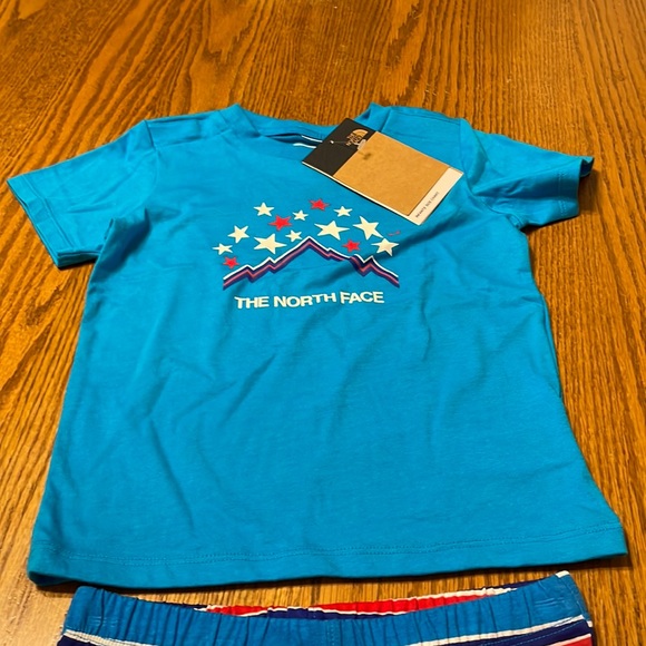The North Face 2pc Cotton Summer Short Set - Picture 2 of 13